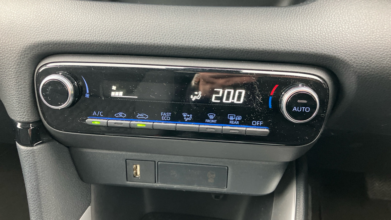 Toyota Yaris 1.5 Hybrid Design 5dr CVT Hybrid Hatchback